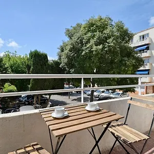Chaleureux Avec Balcon Au Coeur Du 8ème Arrondissement Marseille